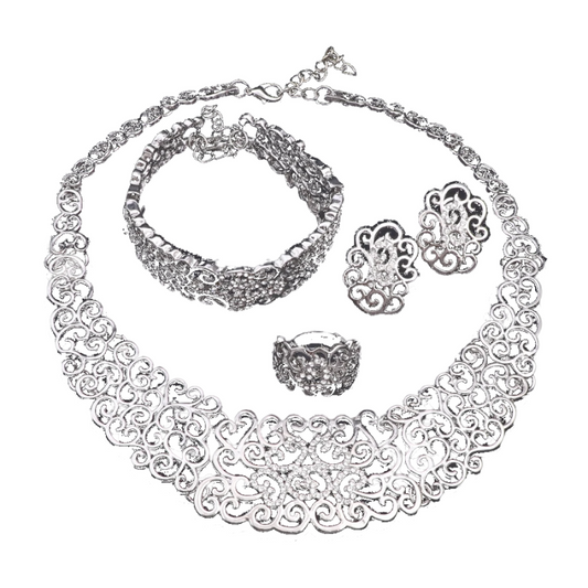 Set de Joyas con Collar, Aretes, Anillo y Pulsera – Plateado